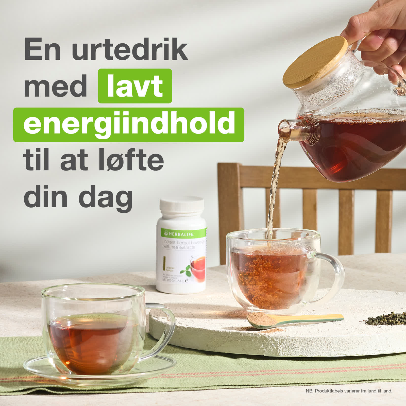 Herbalife Instant Urtete h&aelig;ldes op i et glas &ndash; original flavour