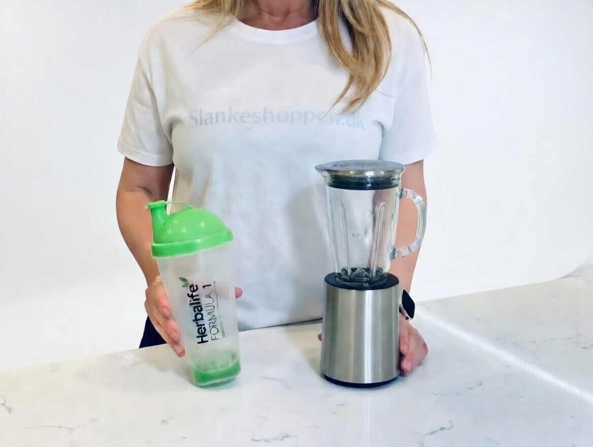 Herbalife shaker og blender side by side til Formula 1 Shake